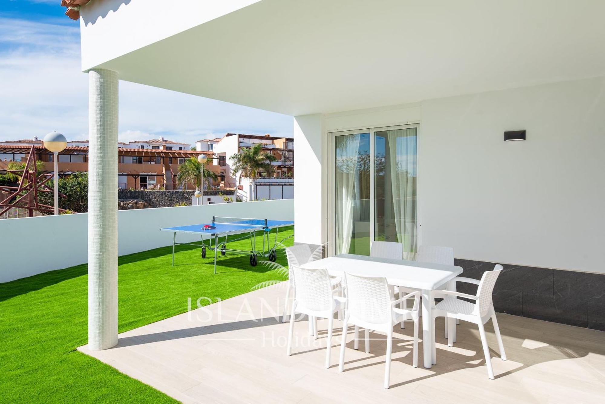 Hébergement de vacances House 100m Away From Ocean Ebv10 *